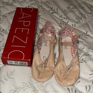 New Capezio Women's pink Ballet shoes size 7